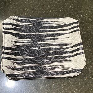 Estée Lauder makeup pouch ￼